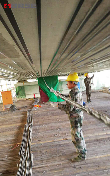 appling adhesive for prestressed FRP laminate